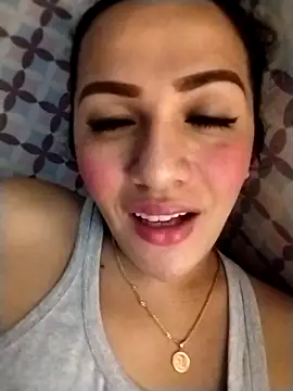 Snapshot of enoria1992 chatting on December 18, 3:12 am enoria1992 online show from December 18, 3:12 am