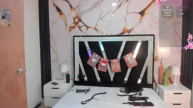Wonderkloe  online show from July 11, 2:53 pm