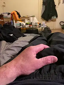 Snapshot of jackadi33 chatting on February 12, 8:04 pm jackadi33 online show from February 12, 8:04 pm