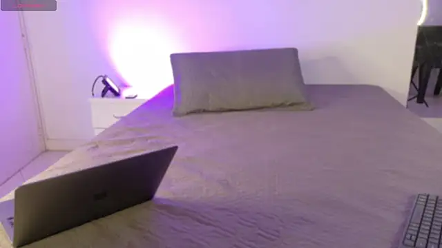 BeccaReedd online show from October 1, 3:01 am