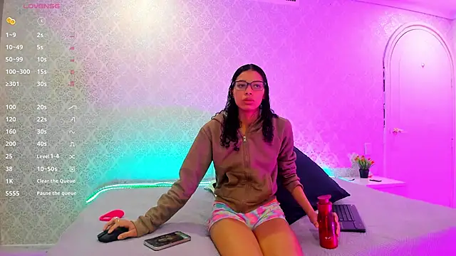 BeccaReedd online show from November 7, 11:10 am