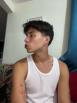 Snapshot of Dylann_west chatting on March 10, 2:16 am Dylann west online show from March 10, 2:16 am