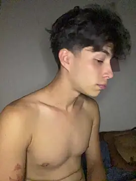 Snapshot of Dylann_west chatting on March 12, 4:18 am Dylann west online show from March 12, 4:18 am