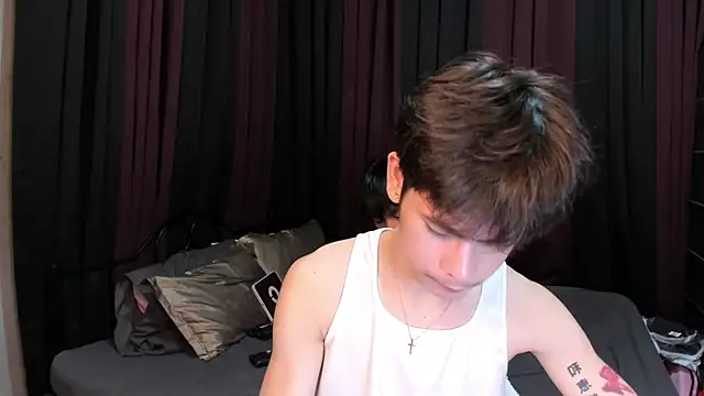 hotfreshdior online show from March 26, 2:33 pm