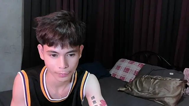 Snapshot of hotfreshdior chatting on April 18, 5:28 pm hotfreshdior online show from April 18, 5:28 pm