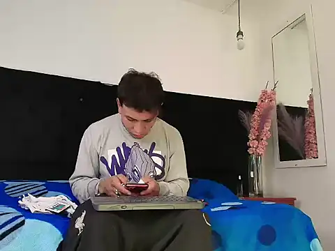 Snapshot of Thonixxx_mr chatting on March 12, 3:34 am Thonixxx mr online show from March 12, 3:34 am