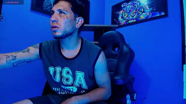 Snapshot of Thonixxx_mr chatting on March 19, 3:54 am Thonixxx mr online show from March 19, 3:54 am