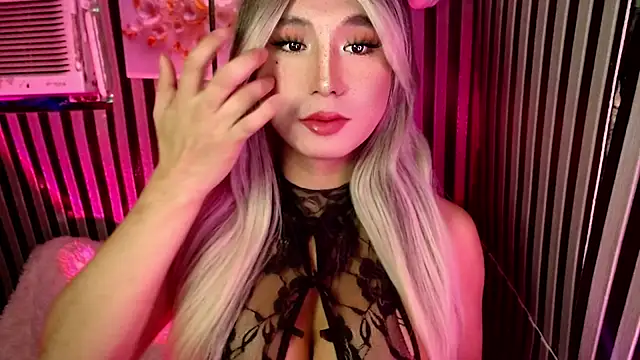 UrhotlucyTS online show from March 10, 7:02 am