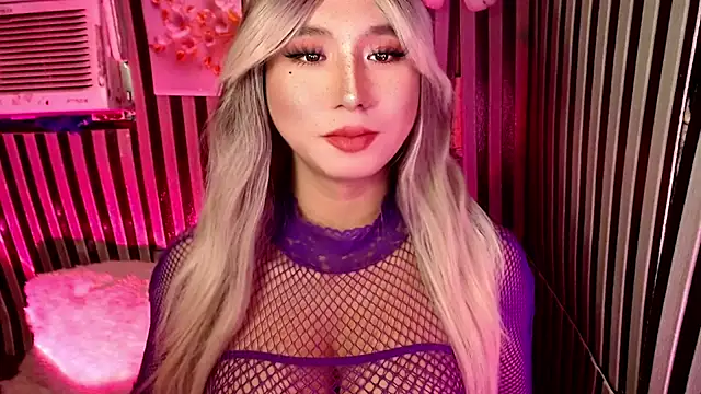 UrhotlucyTS online show from March 23, 6:50 am