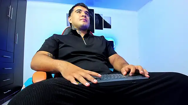 Snapshot of thiago__cp01 chatting on February 25, 5:28 am thiago cp01 online show from February 25, 5:28 am