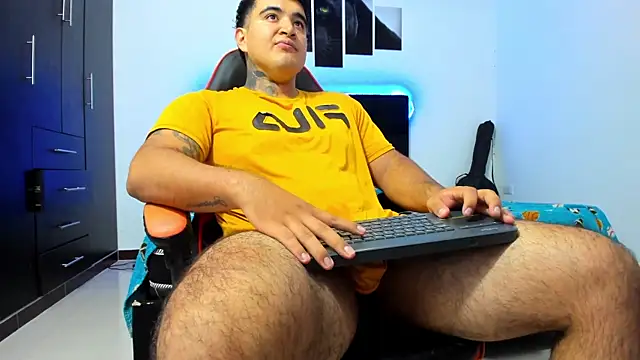 Snapshot of thiago__cp01 chatting on March 2, 4:03 am thiago cp01 online show from March 2, 4:03 am