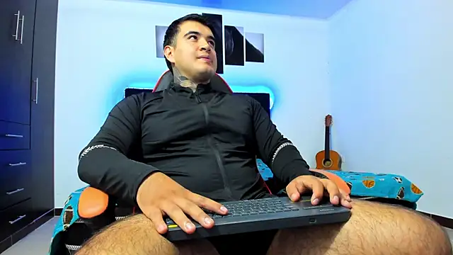 Snapshot of thiago__cp01 chatting on March 10, 7:02 am thiago cp01 online show from March 10, 7:02 am