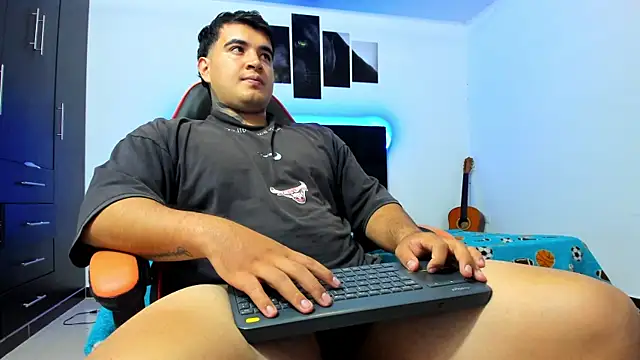 Snapshot of thiago__cp01 chatting on March 20, 4:17 am thiago cp01 online show from March 20, 4:17 am