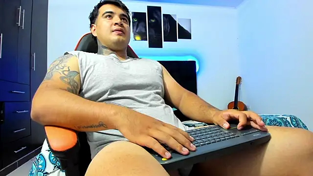 Snapshot of thiago__cp01 chatting on March 25, 3:45 am thiago cp01 online show from March 25, 3:45 am