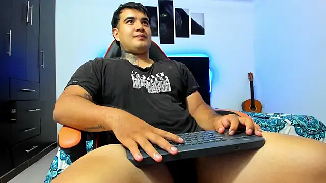 Snapshot of thiago__cp01 chatting on March 27, 8:26 am thiago cp01 online show from March 27, 8:26 am