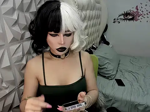 janecomander online show from June 13, 7:28 am