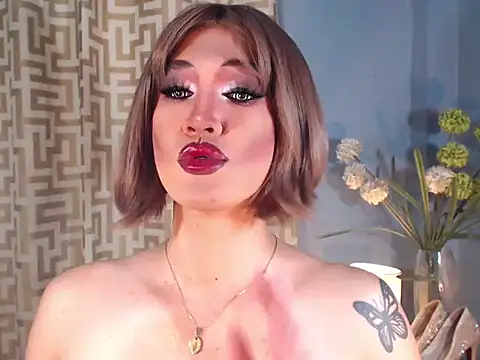 Snapshot of AleinaCroft chatting on April 7, 2:28 pm AleinaCroft online show from April 7, 2:28 pm