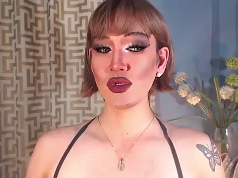 Snapshot of AleinaCroft chatting on April 16, 1:45 pm AleinaCroft online show from April 16, 1:45 pm