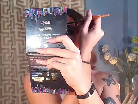Snapshot of AleinaCroft chatting on April 17, 1:03 pm AleinaCroft online show from April 17, 1:03 pm