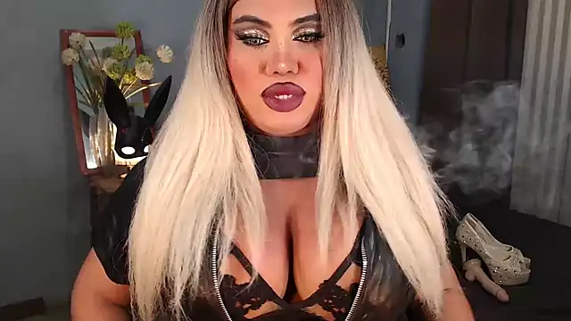 Snapshot of KitSmithCumerr chatting on October 9, 2:15 pm KitSmithCumerr online show from October 9, 2:15 pm