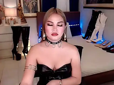 QUEENATHENNA online show from September 19, 3:56 pm