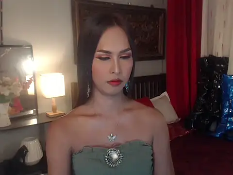 Snapshot of Nathalieheartt chatting on December 5, 5:05 am Nathalieheartt online show from December 5, 5:05 am