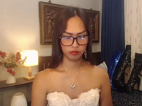 Nathalieheartt online show from June 25, 2:44 am