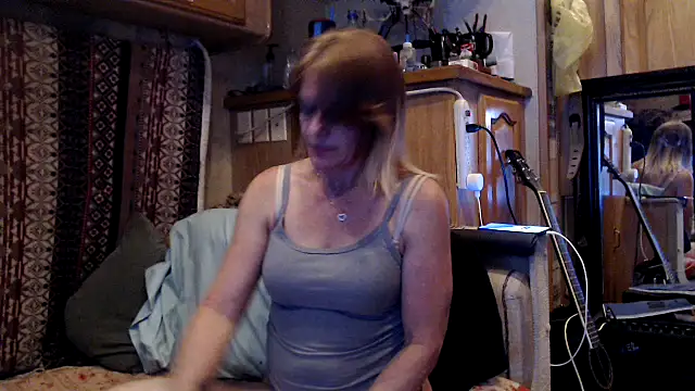 Snapshot of JaimeRhett chatting on March 27, 7:47 am JaimeRhett online show from March 27, 7:47 am