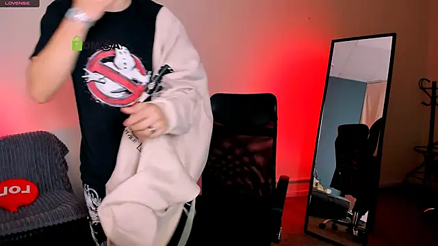 lucas long  online show from September 28, 6:46 pm