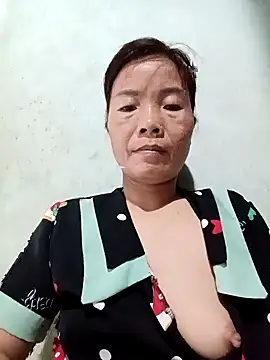 Snapshot of Harmony92 chatting on October 27, 12:04 am Harmony92 online show from October 27, 12:04 am