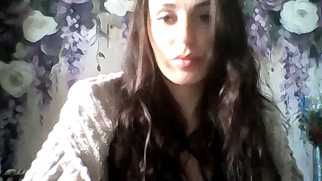 Snapshot of Qinini chatting on November 21, 9:41 am Qinini online show from November 21, 9:41 am