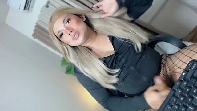 Snapshot of Samantha_Millerxxx chatting on March 12, 6:36 pm Samantha Millerxxx online show from March 12, 6:36 pm