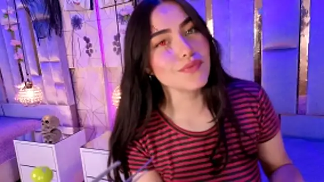 HannaCollins  online show from October 31, 1:34 pm