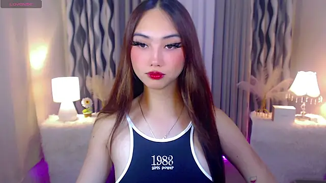 Kiah Wyatt online show from November 4, 4:11 am