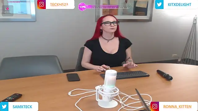Snapshot of SamXTeck chatting on April 9, 11:54 pm SamXTeck online show from April 9, 11:54 pm