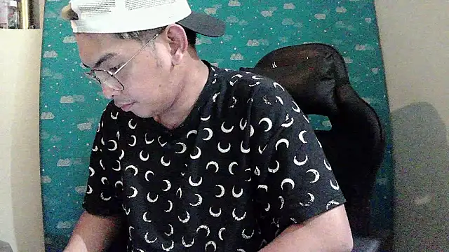 Snapshot of riley_cum chatting on March 26, 8:03 pm riley cum online show from March 26, 8:03 pm