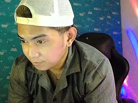 Snapshot of riley_cum chatting on March 28, 2:38 pm riley cum online show from March 28, 2:38 pm