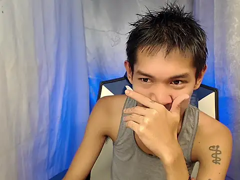 Snapshot of riks_tyler chatting on May 17, 12:12 pm riks tyler online show from May 17, 12:12 pm