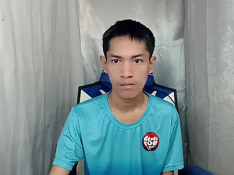 Snapshot of riks_tyler chatting on June 14, 9:33 am riks tyler online show from June 14, 9:33 am
