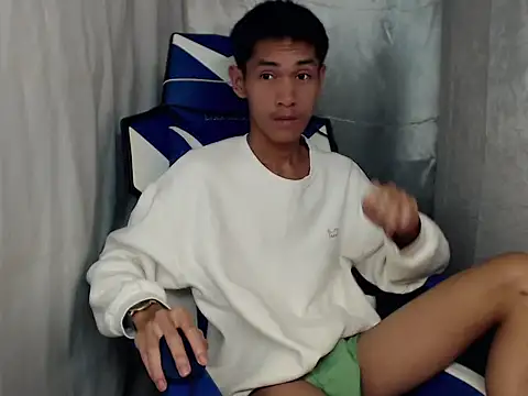 Snapshot of riks_tyler chatting on June 15, 3:36 pm riks tyler online show from June 15, 3:36 pm
