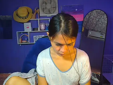 urgirljane online show from June 14, 2:35 am