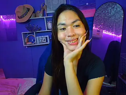 urgirljane online show from June 24, 1:43 pm