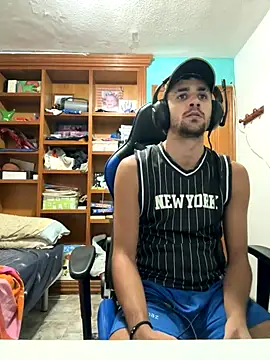 aavrdvh33 online show from October 6, 9:45 pm