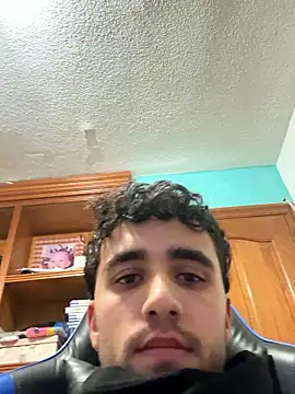 Snapshot of aavrdvh33 chatting on January 10, 10:58 pm aavrdvh33 online show from January 10, 10:58 pm