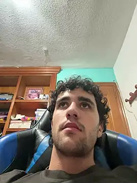 Snapshot of aavrdvh33 chatting on March 11, 2:28 am aavrdvh33 online show from March 11, 2:28 am