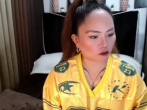 Snapshot of EstellaStarXxx chatting on July 30, 3:27 am EstellaStarXxx online show from July 30, 3:27 am