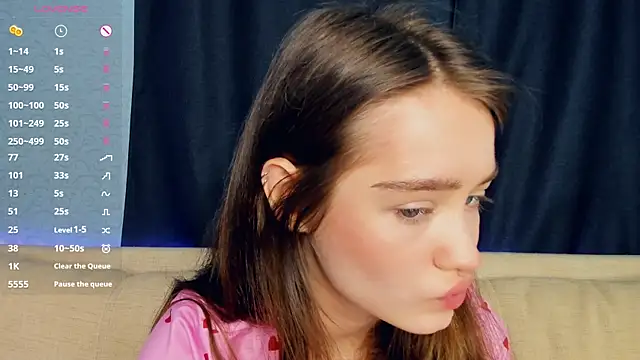 lovelyalivia online show from February 14, 7:49 am