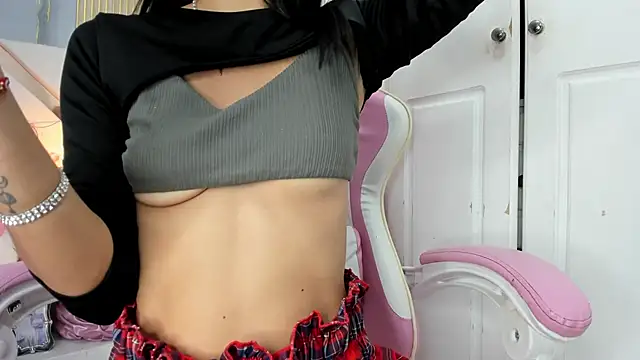 Mhia Sweet  online show from September 30, 2:00 pm