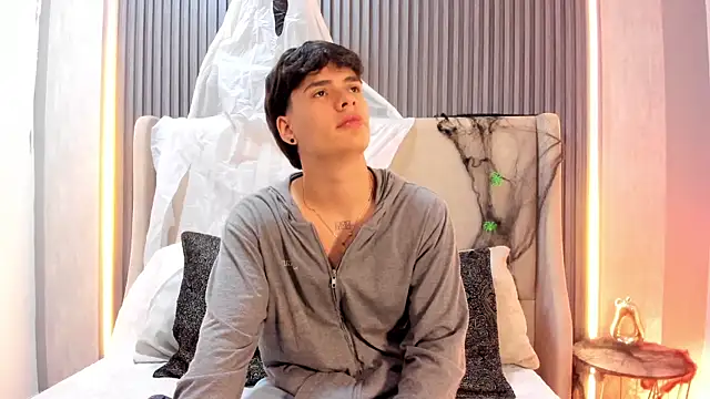 BenitoSaenz online show from October 22, 3:40 am