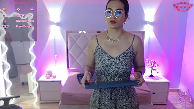 Rosalind tay online show from February 24, 11:30 am